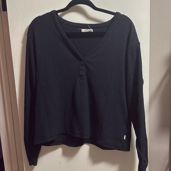 UGG Women’s Black Ribbed Long-Sleeve Top - Size M - Picture 1 of 4